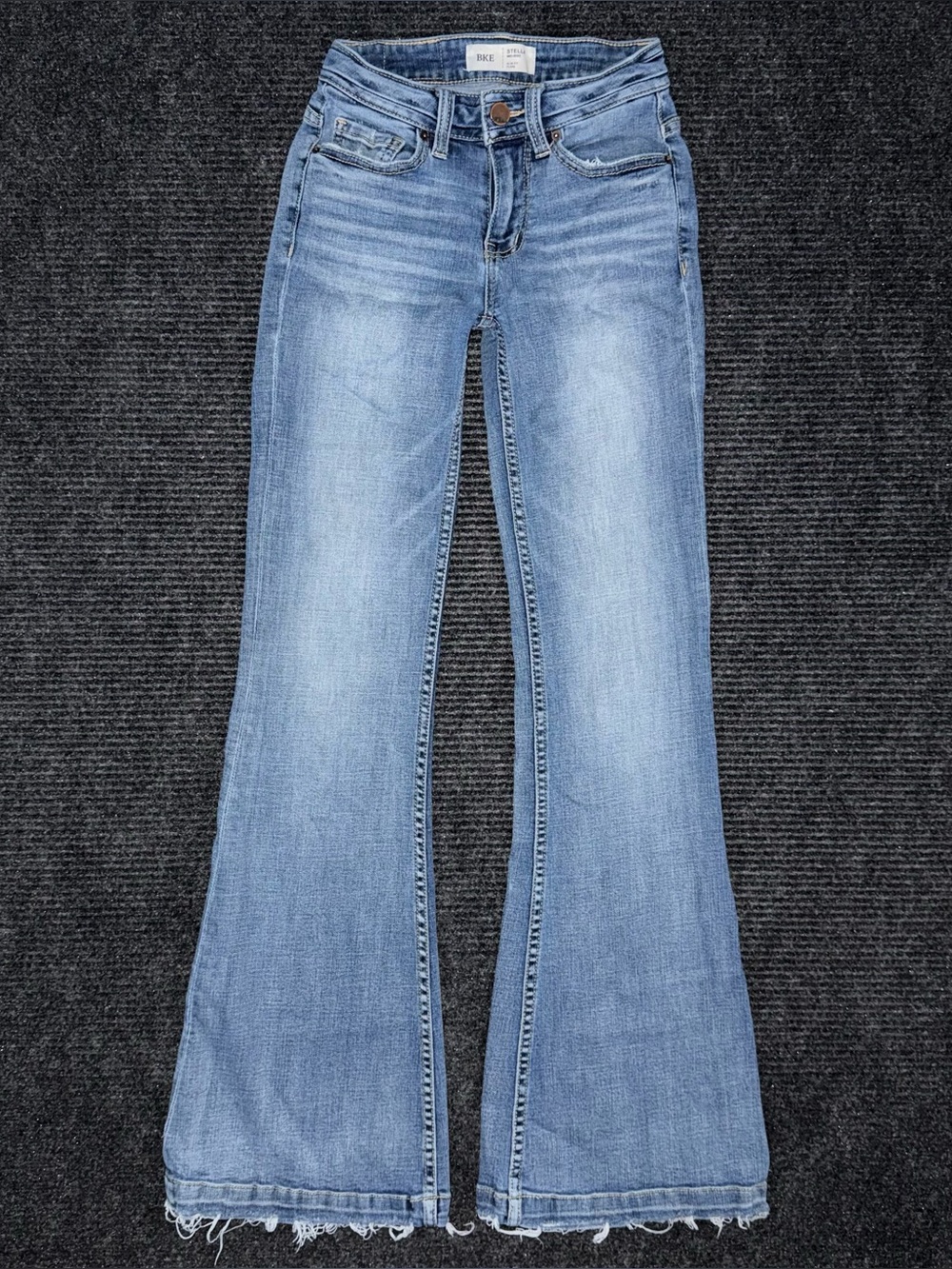 Buckle BKE Stella Mid Rise Slim Fit Flare Stretch Jeans 23x32 Distressed ABK380R